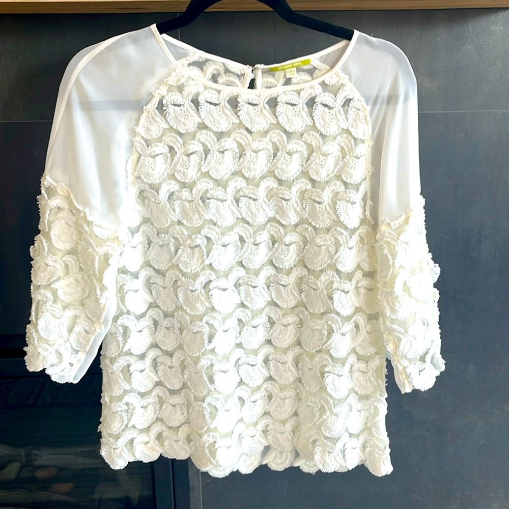 Gianni Bini sheer cream blouse with appliqué. Size small.